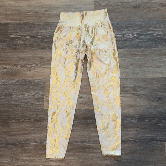 BuffBunny Leggings - Picture 3 of 11